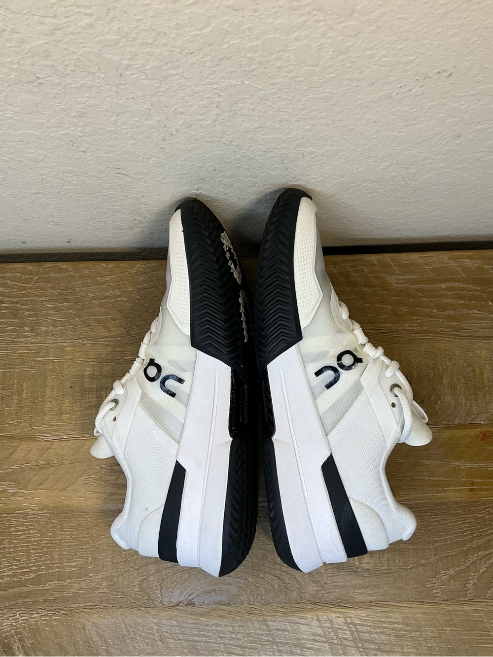 On The Roger Pro 2 Tennis/Pickleball Shoes White and Black Womens Size 7 - Picture 4 of 13